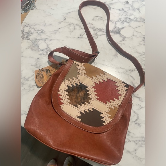 Catch Fly crossbody/purse bag with conceal carry compartment - Picture 2 of 5